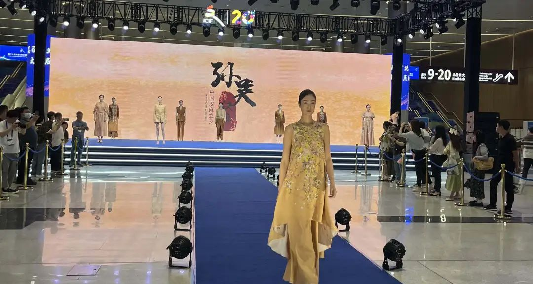 孙吴汉麻走“秀”深圳文博会 汉麻文创产品屡次斩获创意大赛银奖